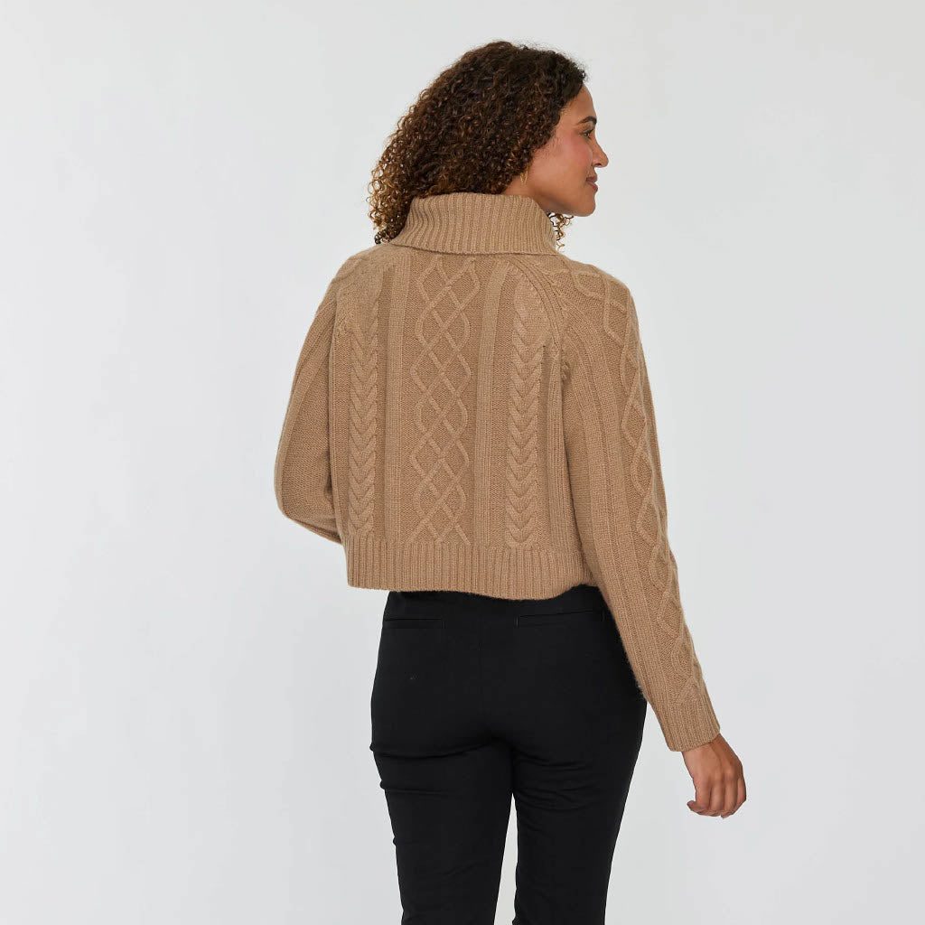 REMOVABLE COLLAR CABLE CROP POLO
