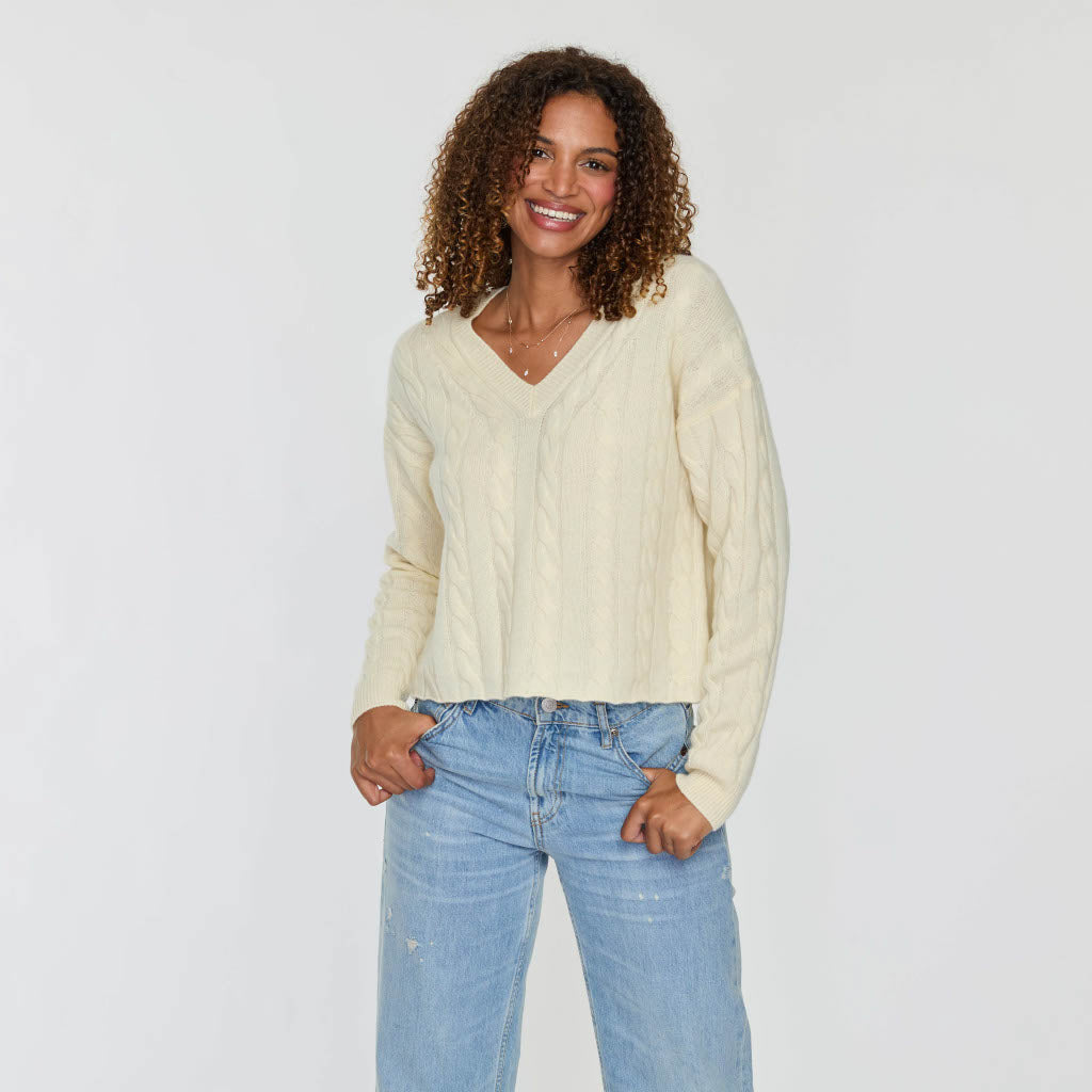 CROPPED CABLE V NECK