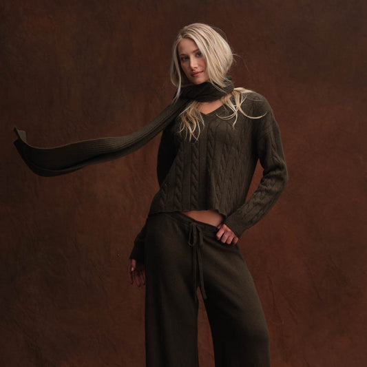 CROPPED CABLE V NECK  