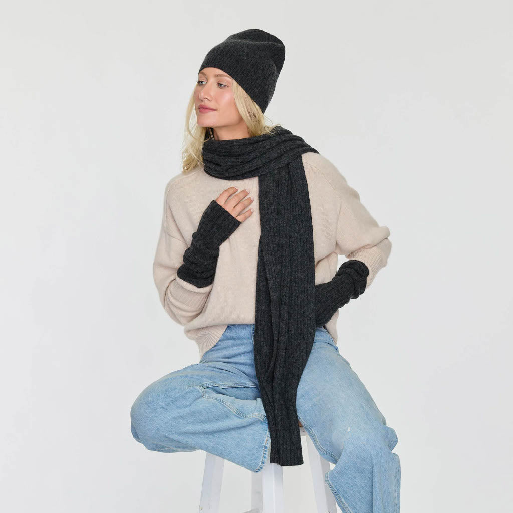 ESSENTIAL RIBBED SCARF