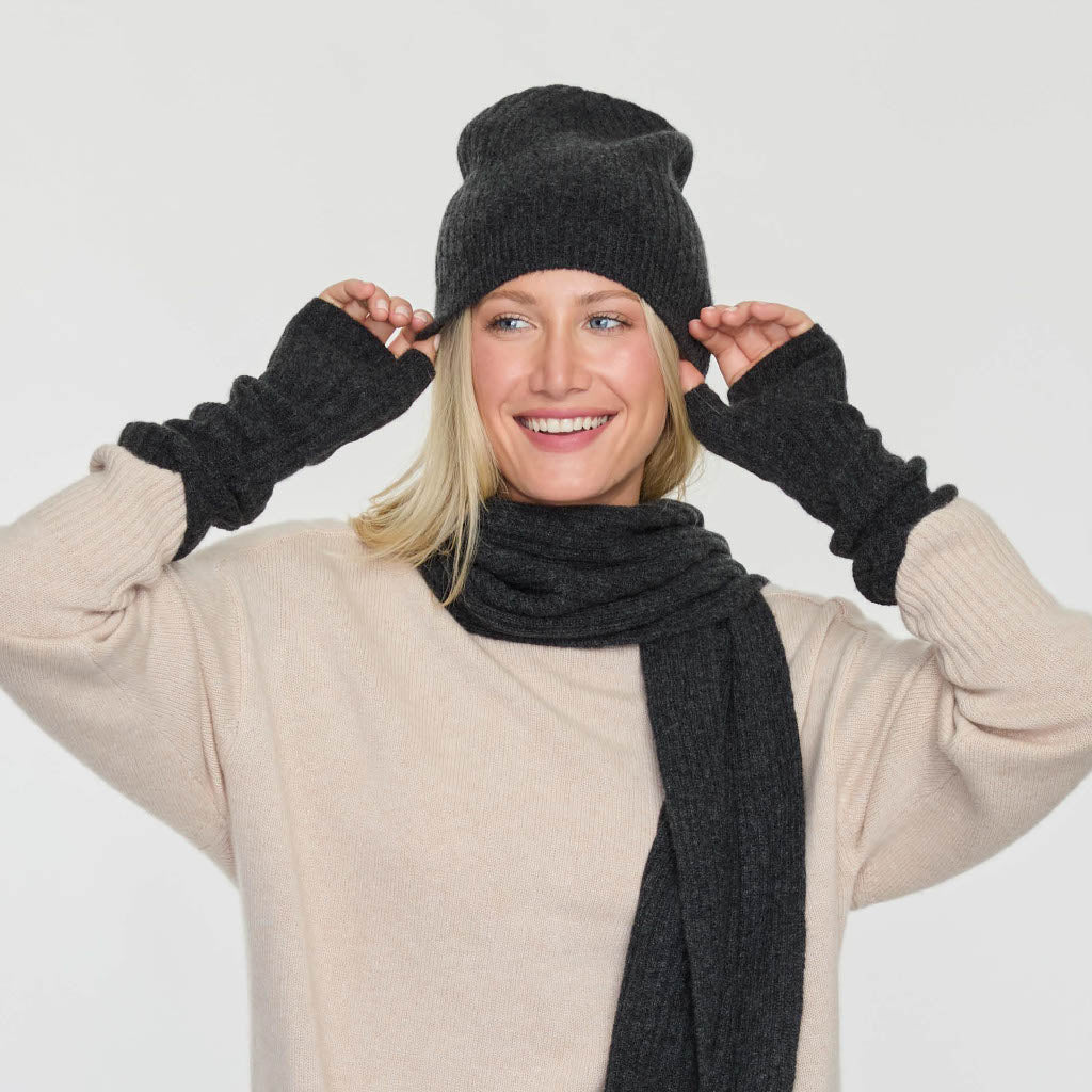 ESSENTIAL RIBBED HAT