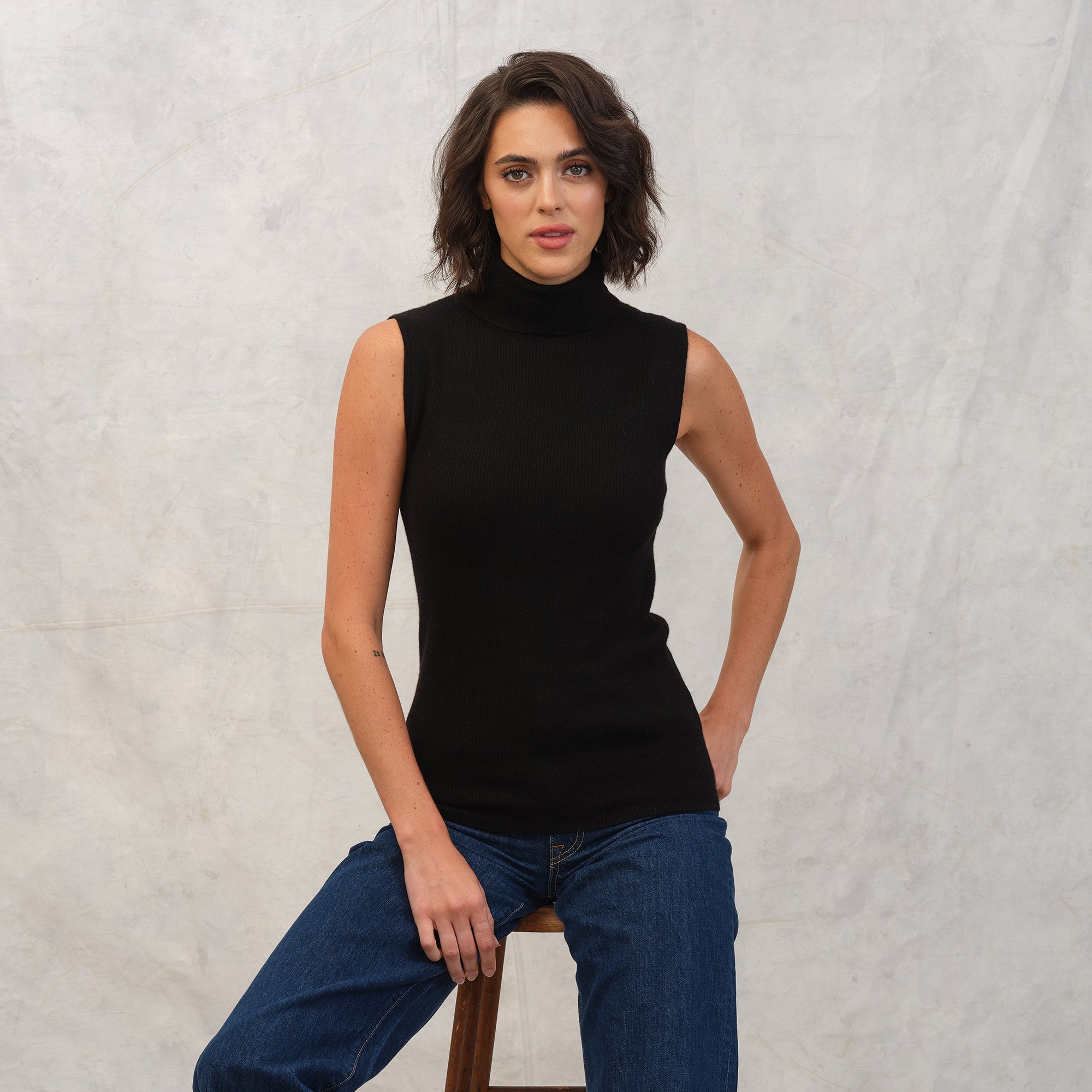 California Cashmere Sleeveless Rib Turtleneck