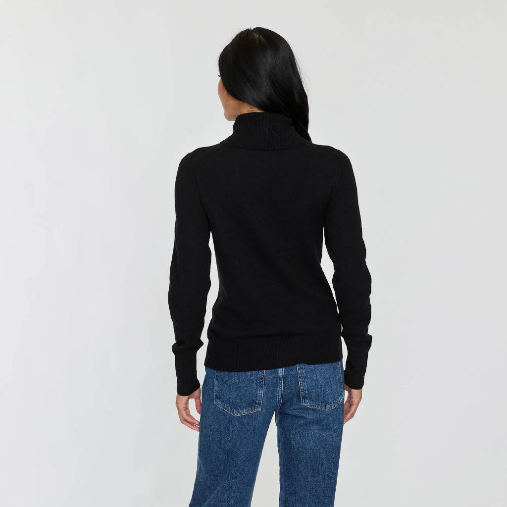 CLASSIC TURTLENECK