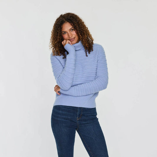 LUXE TEXTURED TURTLENECK  