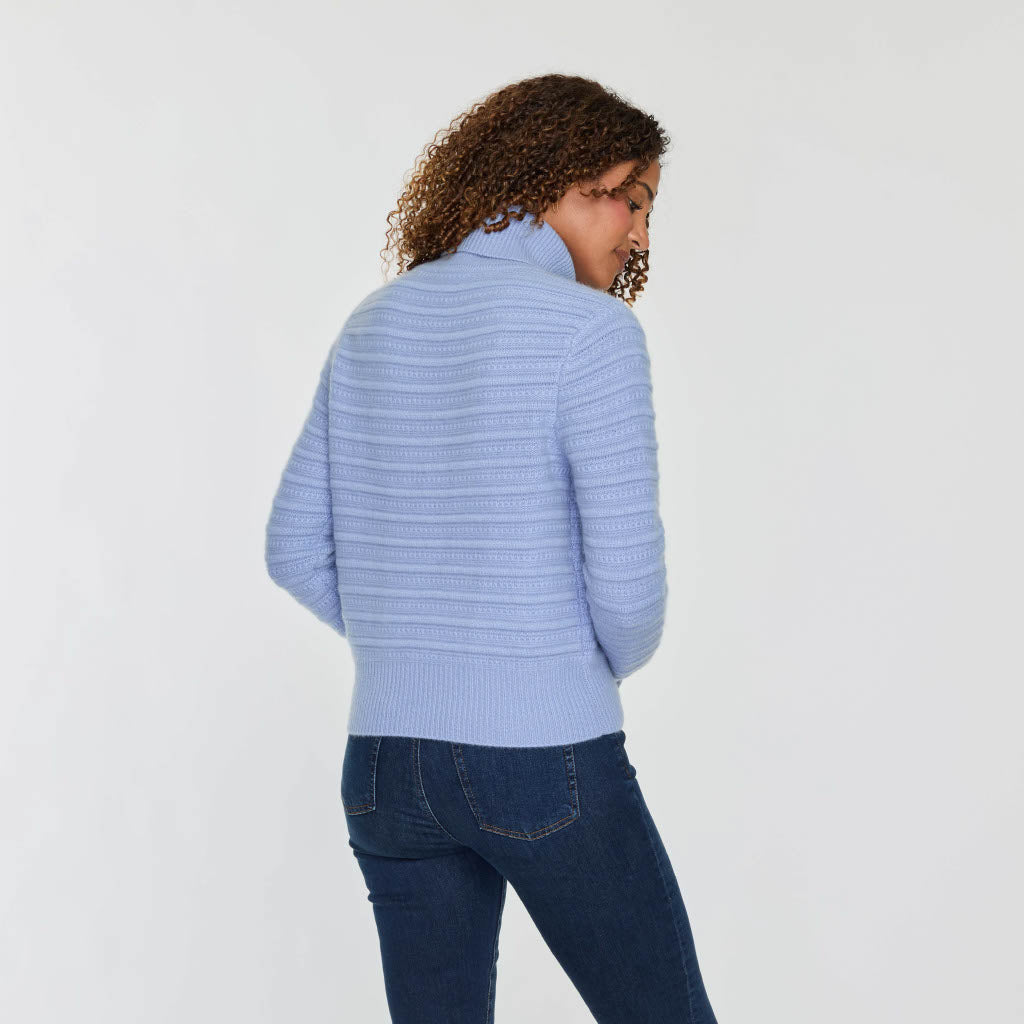 LUXE TEXTURED TURTLENECK