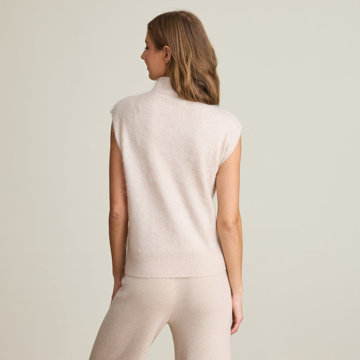 BRUSHED EXTENDED SHOULDER MOCK