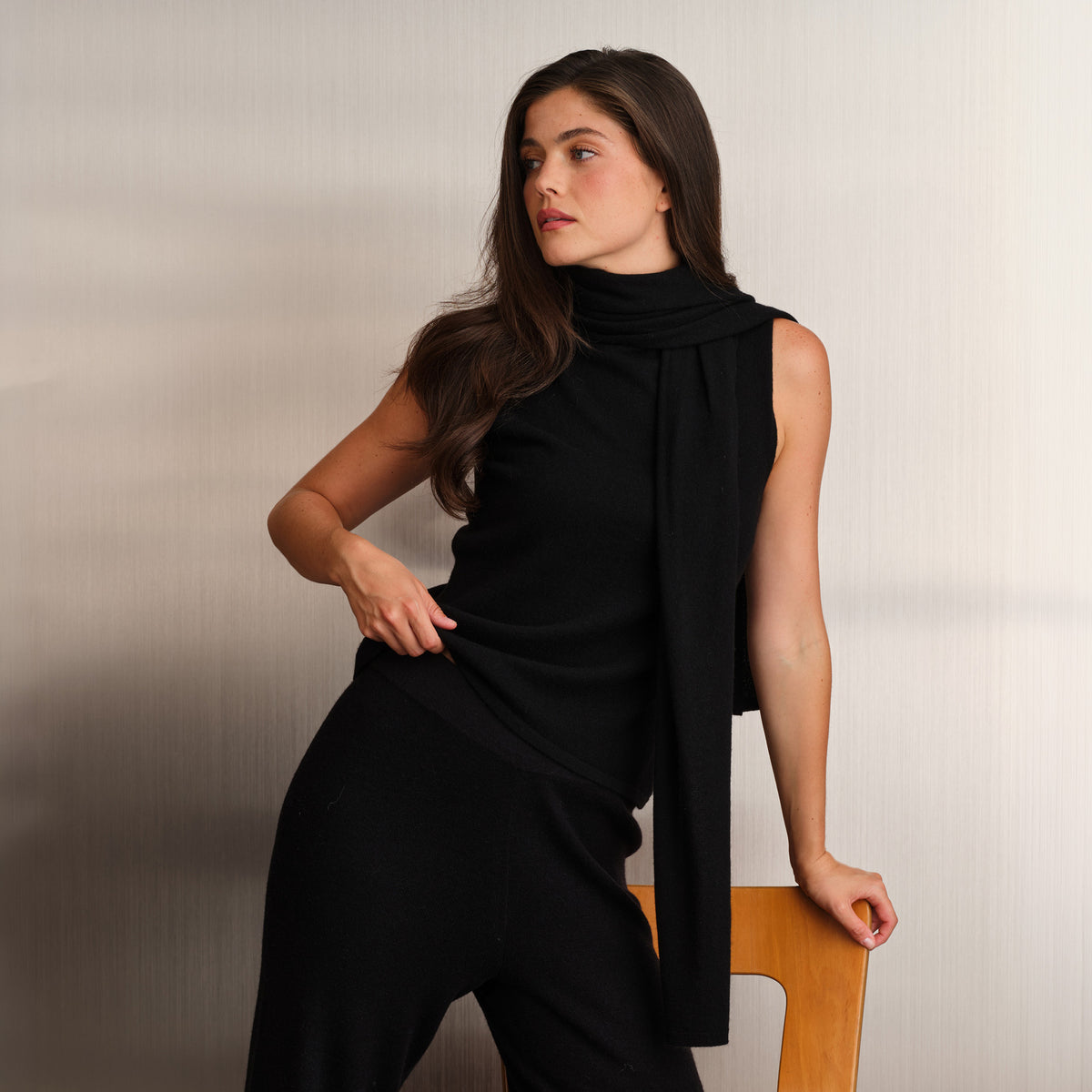SLEEVELESS SCARF TOP