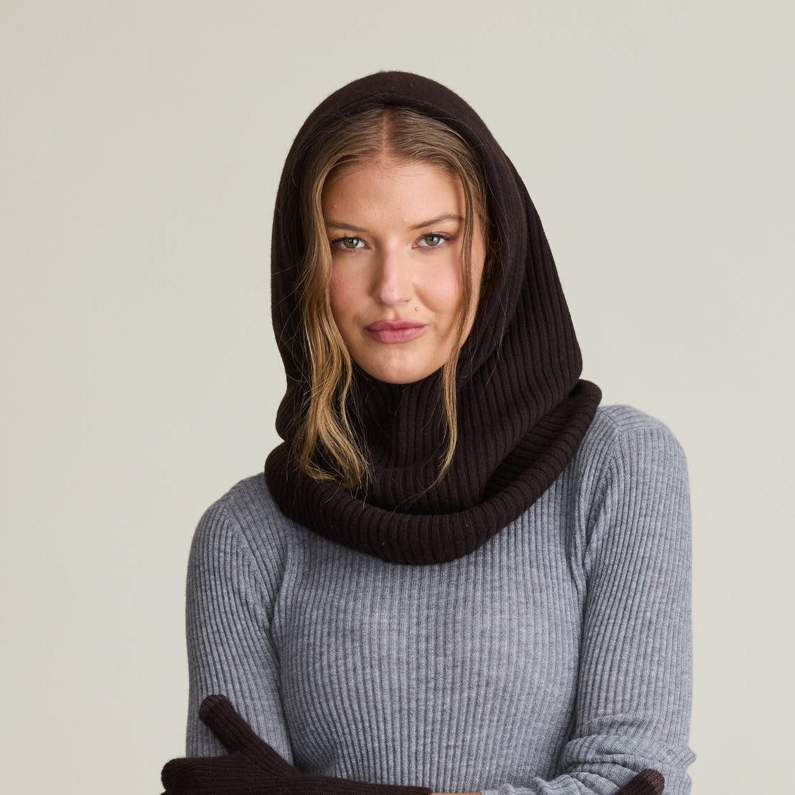 RIBBED HOODIE NECK WARMER