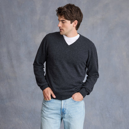 MEN'S ESSENTIAL V NECK